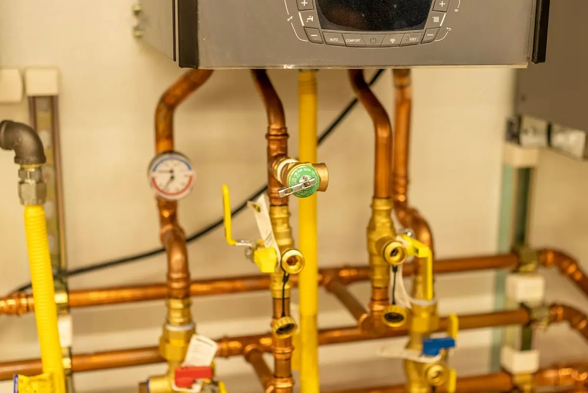 Licensed technician providing Emergency Plumbing for a homeowner in Nassau Village-Ratliff